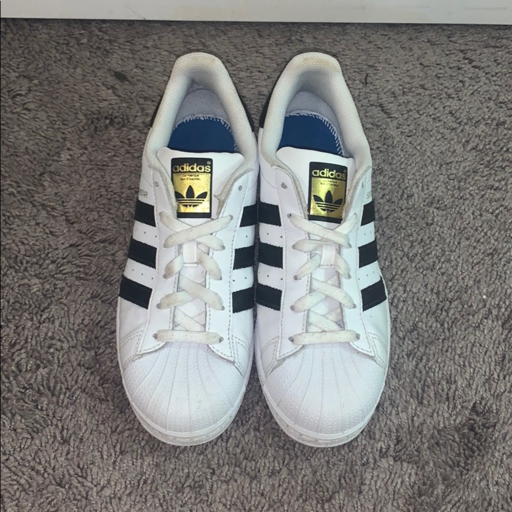 White timeless Adidas superstars🤩